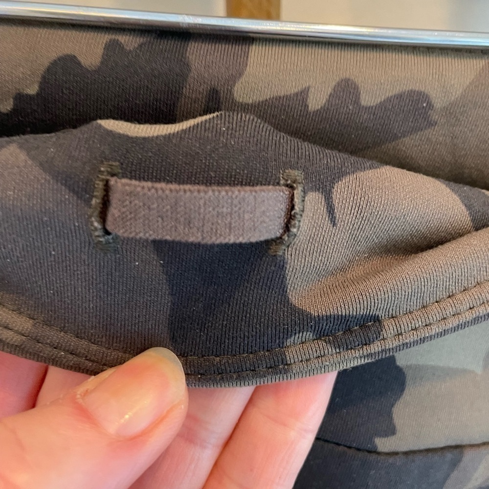 Athleta Camo 7/8 Leggings with Black Side Stripes Size S - Picture 8 of 10